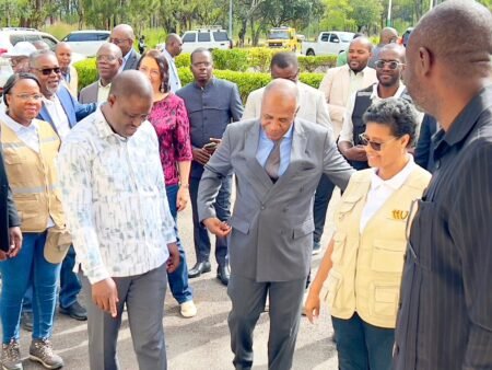Ministro da Agricultura e Florestas trabalha no Huambo