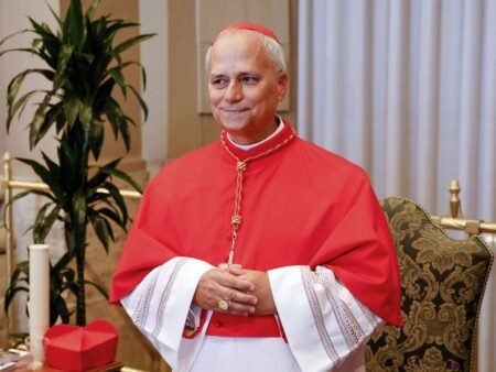 Novo Papa tem laços de parentesco com estrelas da música, cinema e política, revela estudo