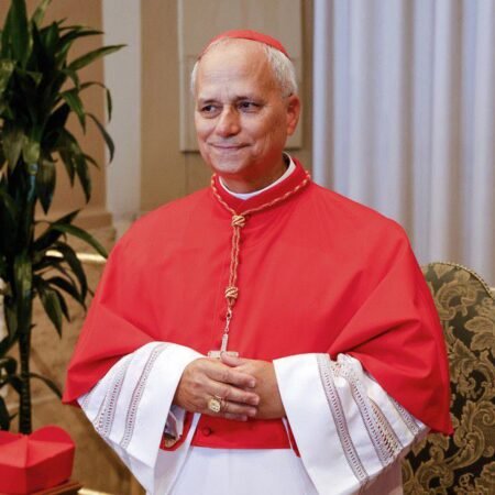 Novo Papa tem laços de parentesco com estrelas da música, cinema e política, revela estudo