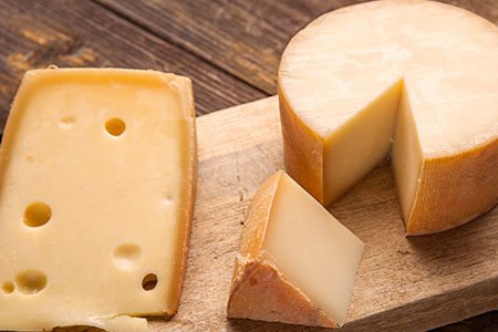 Comer queijo à noite pode causar pesadelos, afirma estudo