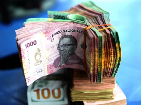 Salário mínimo em Angola sobe de 70 mil para 100 mil kwanzas a partir de 16 de Setembro